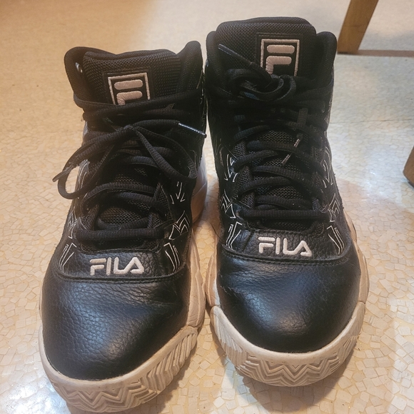 all white filas mens